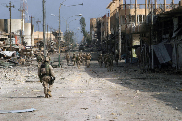 כוחות צבאיים אמריקאיים בפלוג'ה, עיראק, 2004